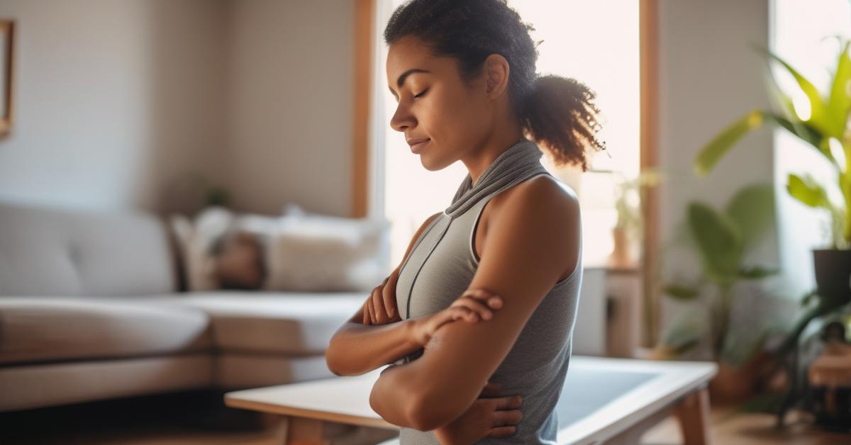 Domowe sposoby na ból szyi i karku: Jak rozluźnić napięte mięśnie?